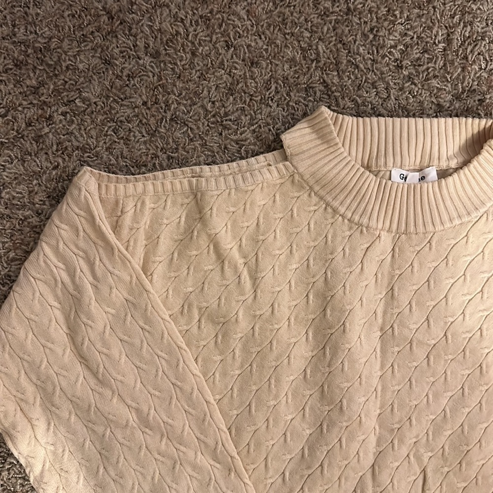 Asymmetrical Sweater - Picture 4 of 4